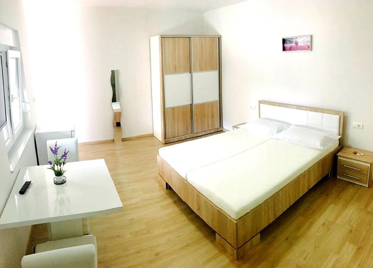 Apartmani Maki Omiš Buitenkant foto
