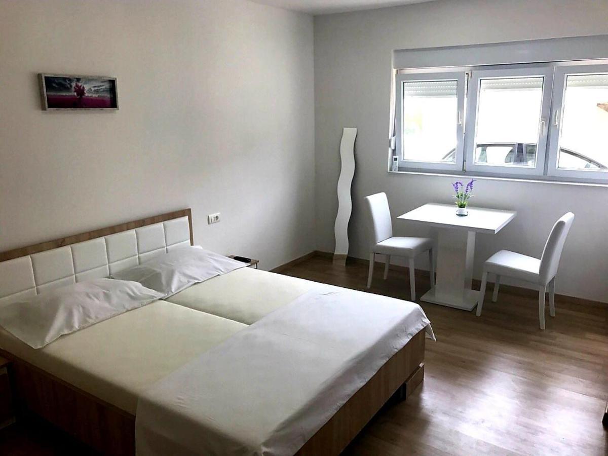 Apartmani Maki Omiš Buitenkant foto