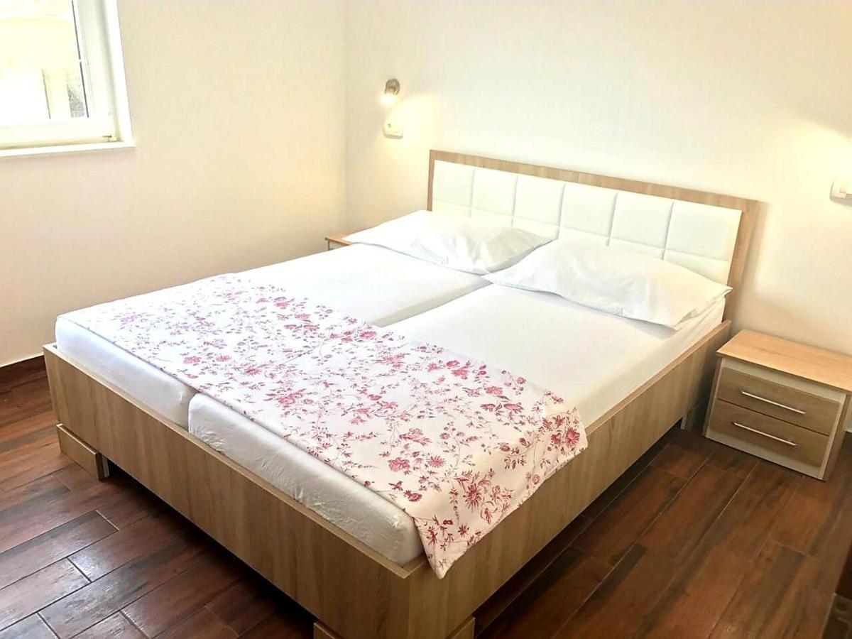 Apartmani Maki Omiš Buitenkant foto